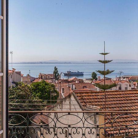Amazing River View In Historical Lisbon Exterior photo