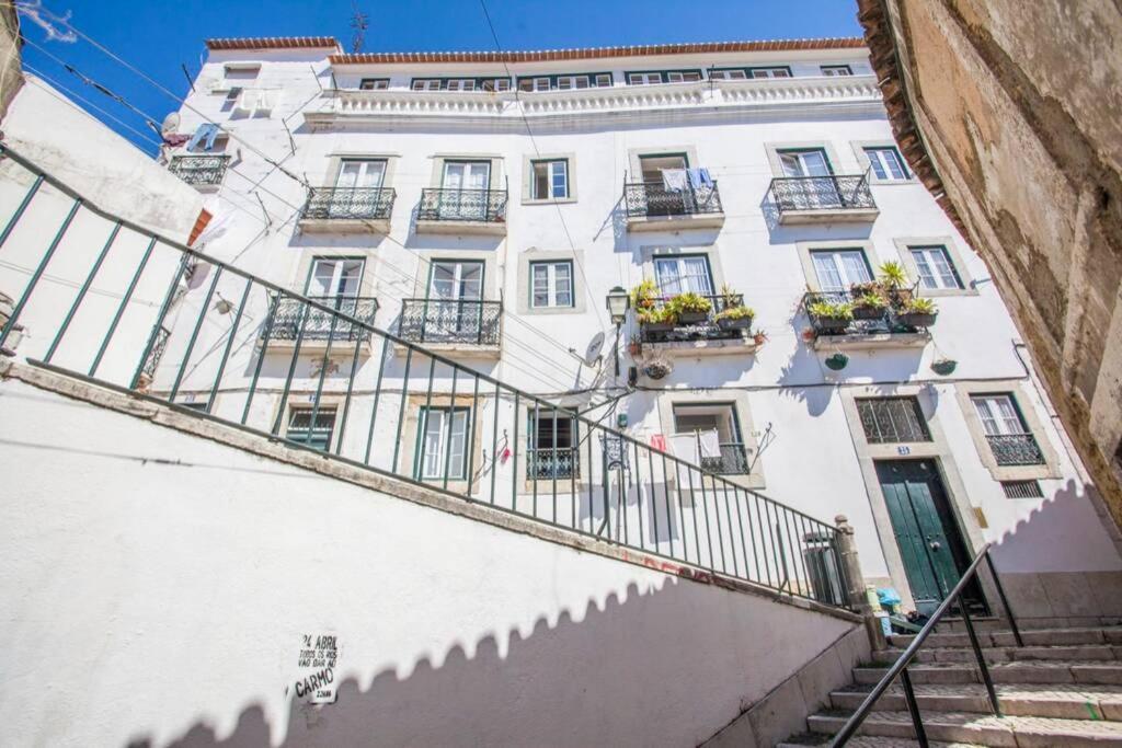 Amazing River View In Historical Lisbon Exterior photo
